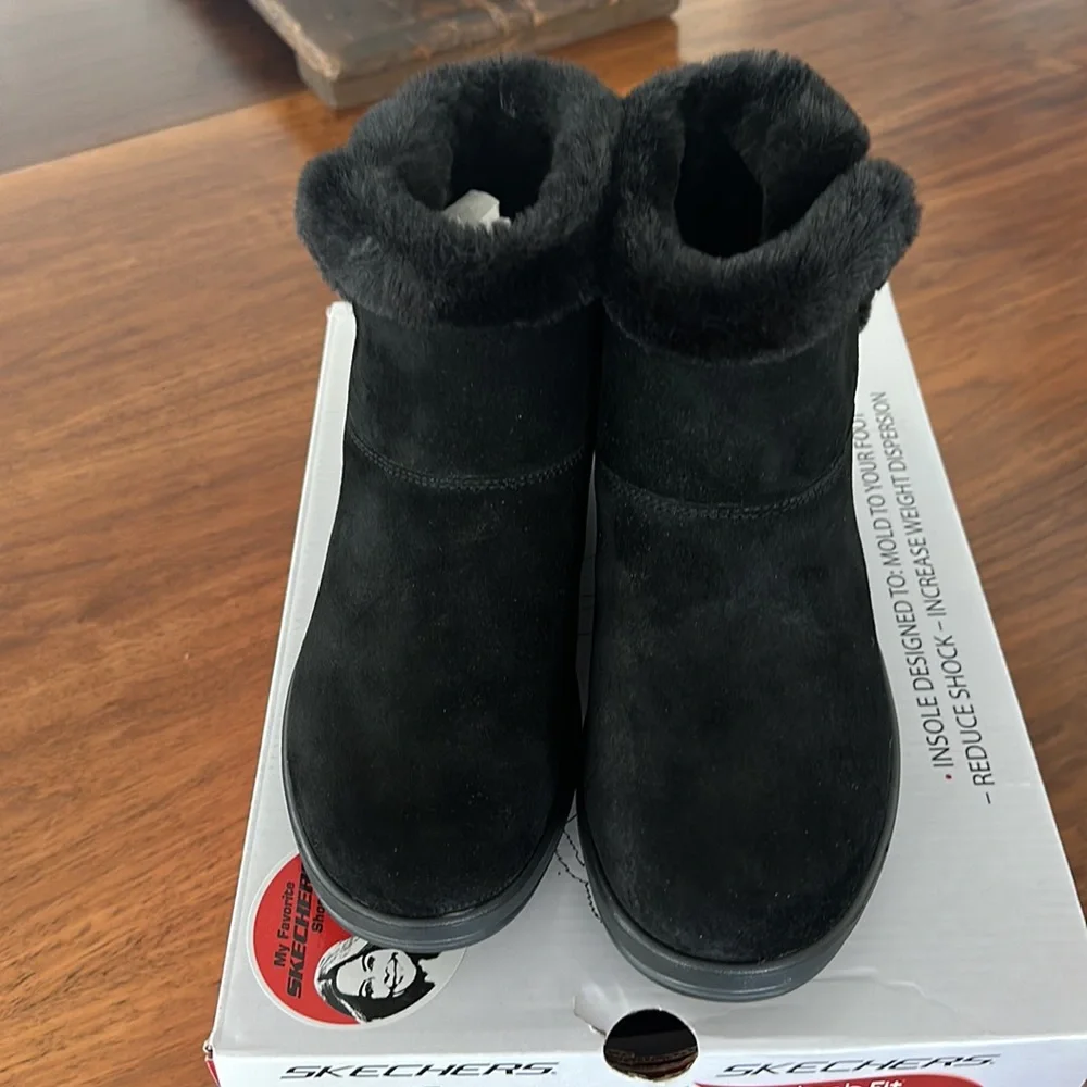 Brand new in box Skechers Arch Fit Black Boots with a wedge - Picture 2 of 6